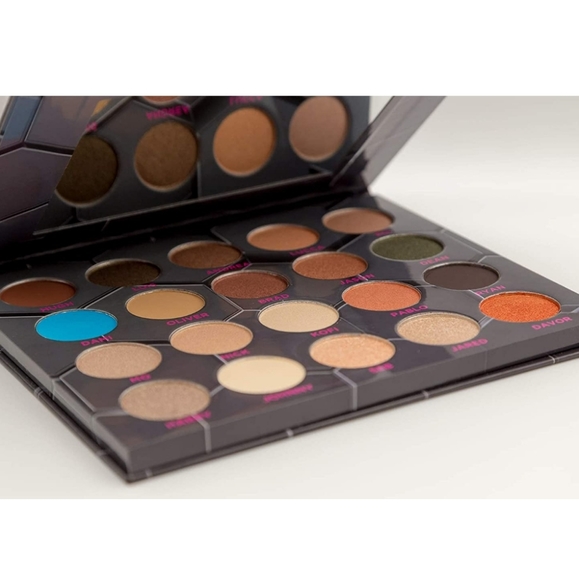 🥳HP💥Barbarella Eyeshadow palette 20 Shades - Picture 2 of 4